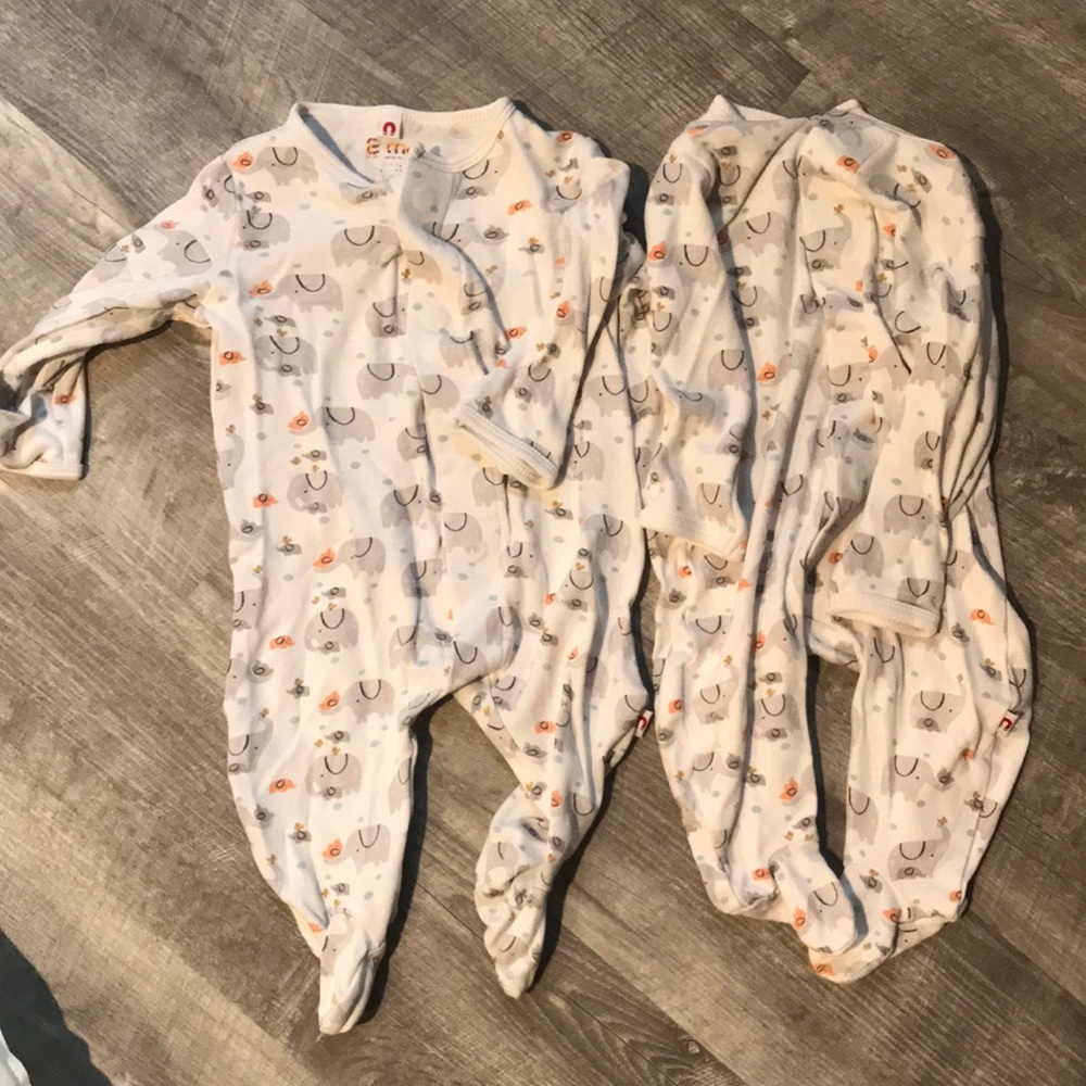 Magnetic footie pjs 0-3 mo, 3-6 mo available